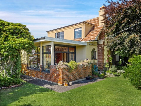11 Valpy Street, Saint Clair, Dunedin