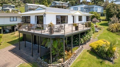 216 Russell Bruce Place, Onemana, Whangamatā