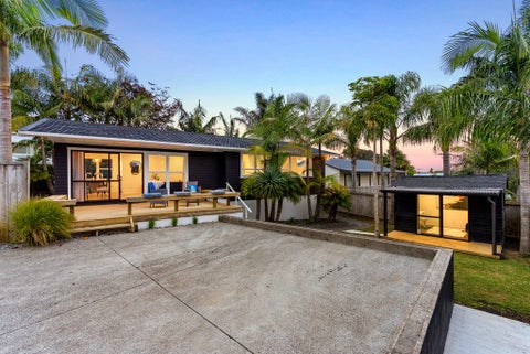 21 Lantana Road, Green Bay, Auckland