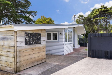 15 Bethells Road, Waitakere, Auckland