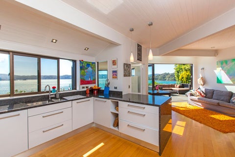 4 Rangiuru Road, Mahina Bay, Lower Hutt