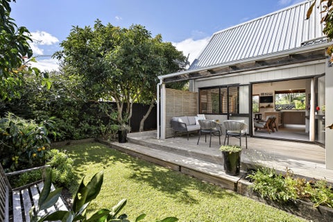 2/85 Gribblehirst Road, Sandringham, Auckland