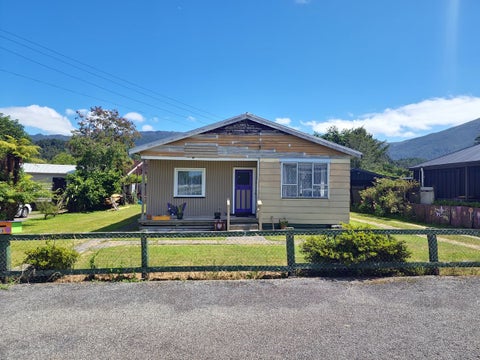 13 Hart Street, Blackball, Greymouth