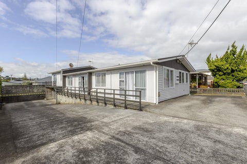 8 Simons Street, Moturoa, New Plymouth