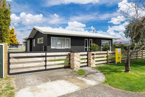 9 Charles Crescent, Rainbow Point, Taupo