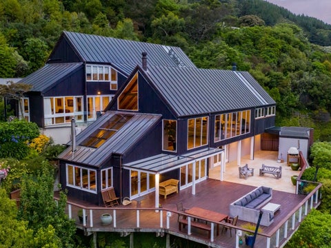 24 Richmond Road, Mahina Bay, Lower Hutt