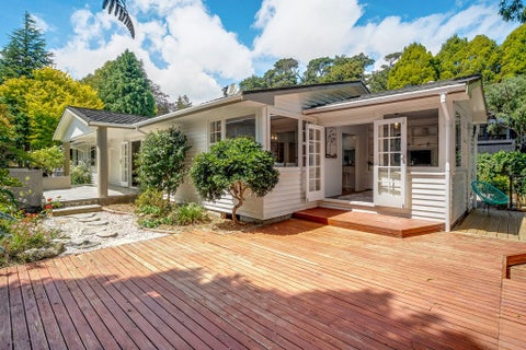 22 Freemans Way, Pinehaven, Upper Hutt