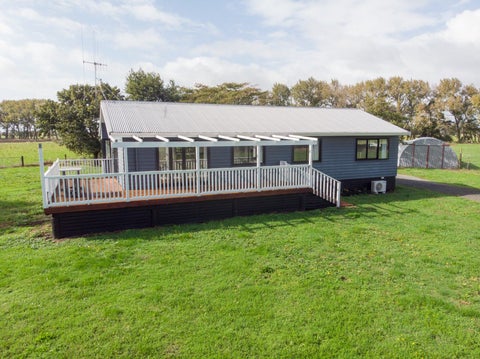 230 Central Road North, Waitakaruru, Ngatea