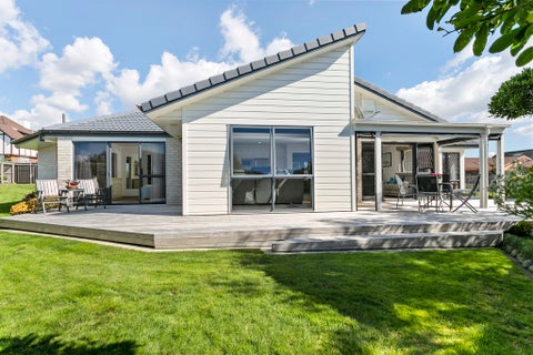 10 Gillard Place, Eastern Beach, Auckland