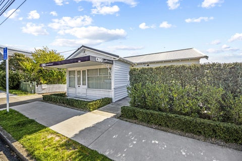 2/61 Shakespeare Road, Milford, Auckland