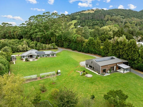 587D Crane Road, Kamo
