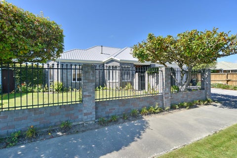 30 Farnswood Place, Redwood, Christchurch
