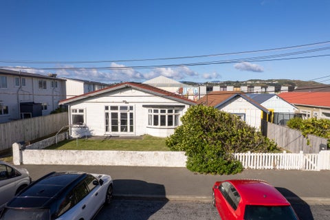 73 Apu Crescent, Lyall Bay, Wellington