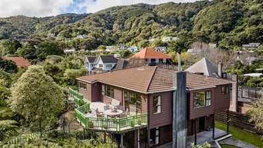 2 Lady Bell Grove, Lowry Bay, Lower Hutt