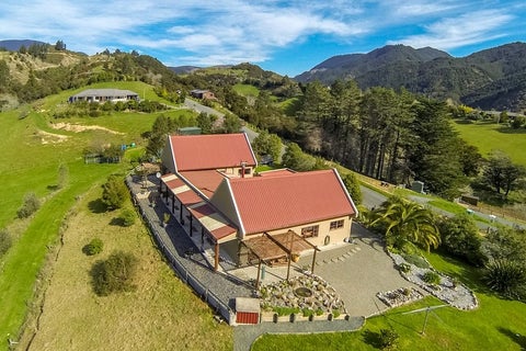 72 Frost Road, Hira