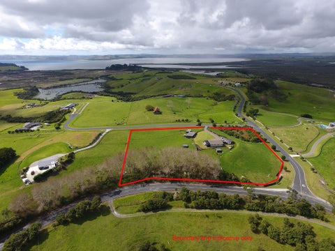 7 Kaipara Lake Road, Helensville