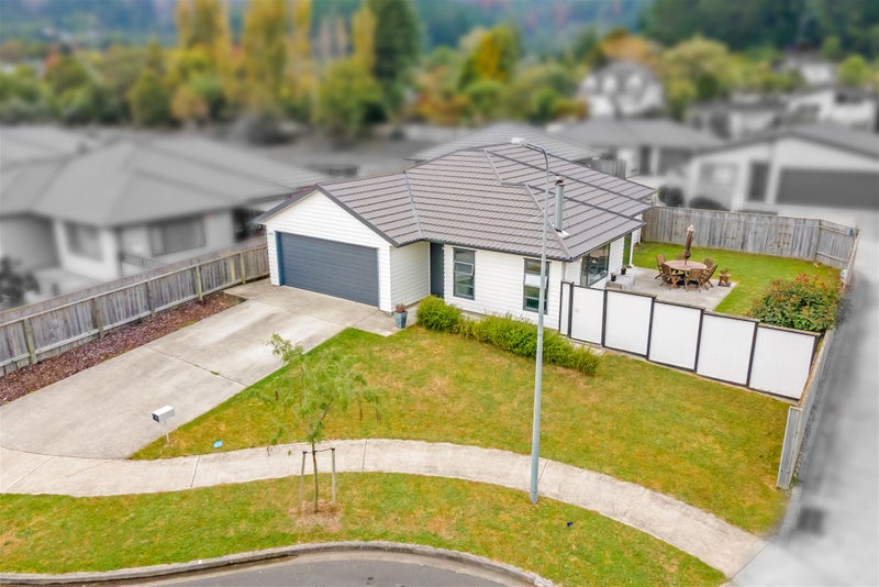 17 Poppy Watts Grove, Stokes Valley, Lower Hutt - Carousel 1