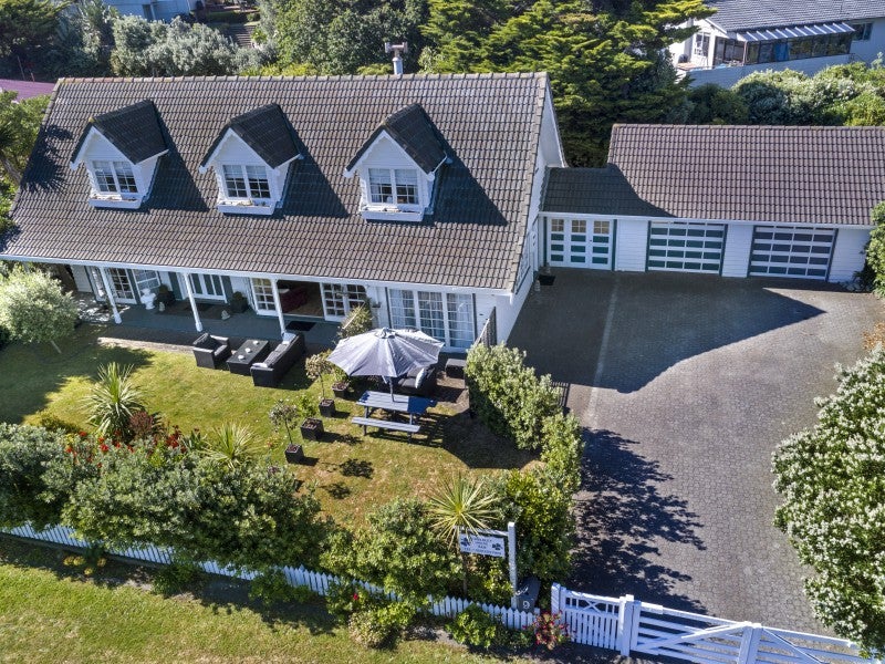 9 Moana Road, Okitu, Gisborne - Carousel 1