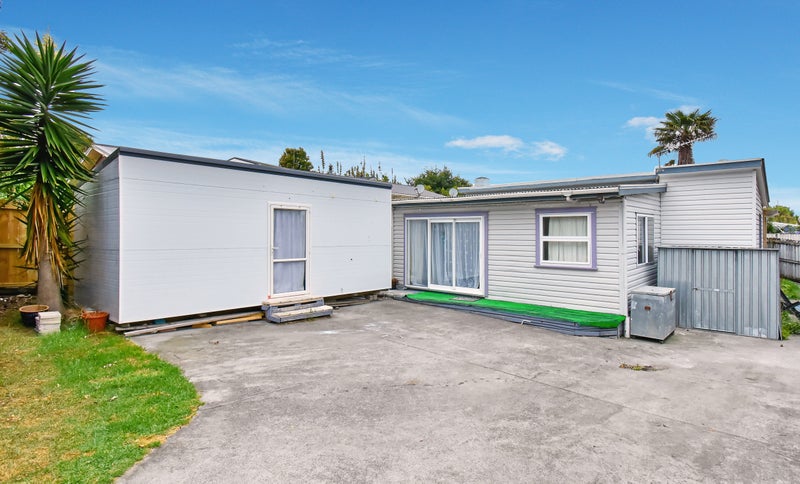 18 Mcleod Road, Weymouth, Auckland - Carousel 1