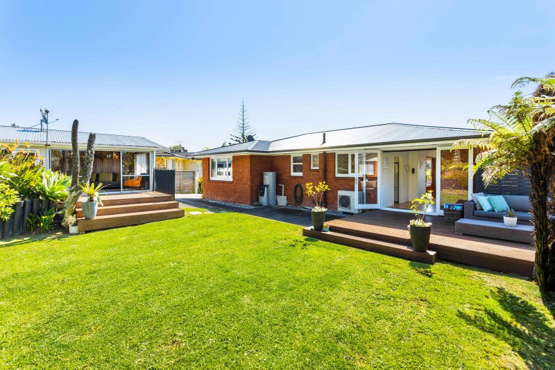 33 Noall Street, Te Atatu Peninsula, Auckland - Carousel 2