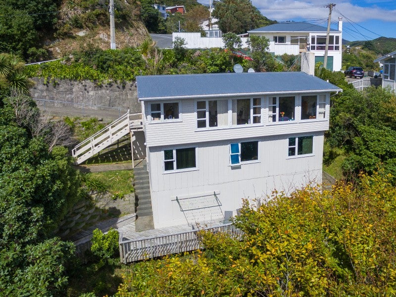 34 Collier Avenue, Karori, Wellington - Carousel 1