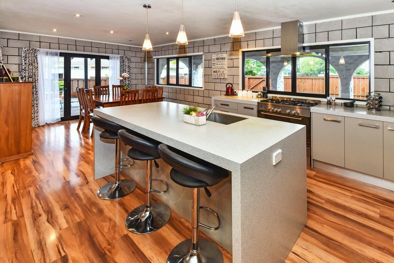 Property Valuation for 15 Corolu Place, Conifer Grove, Takanini Trade