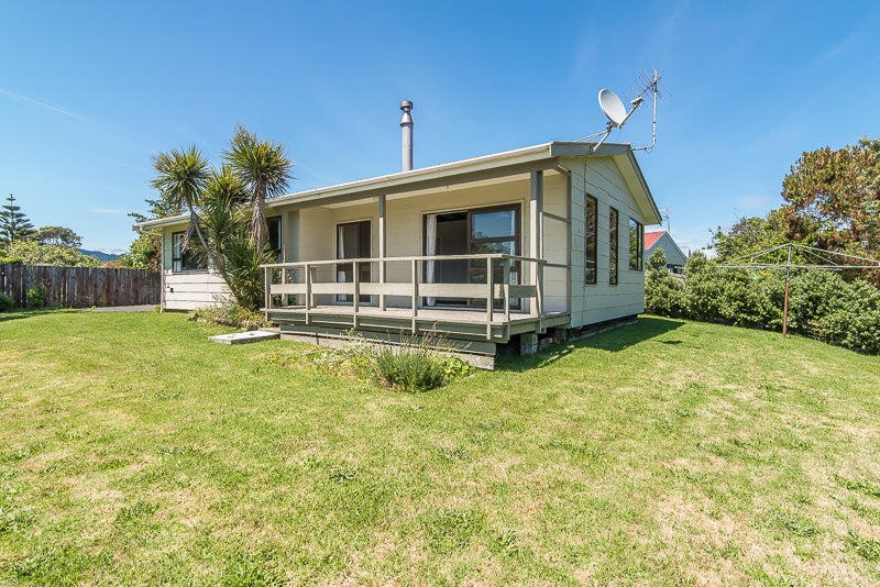 33B Toru Road, Paraparaumu Beach, Paraparaumu - Carousel 1
