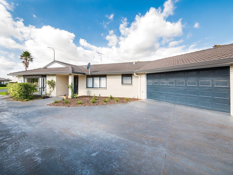 32 Longford Park Drive, Takanini, Auckland - Carousel 1