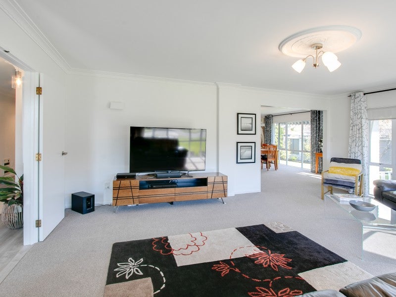 2 Fern Grove, Taradale, Napier - Carousel 20