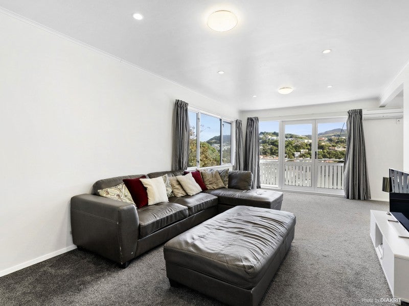 13A Bristol Street, Island Bay, Wellington - Carousel 2