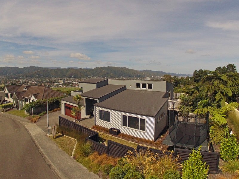 3 Avonlea Grove, Belmont, Lower Hutt - Carousel 21
