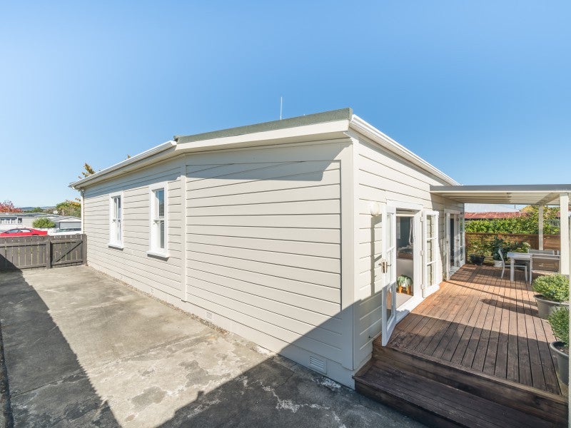15 Douglas Street, West End, Palmerston North - Carousel 21