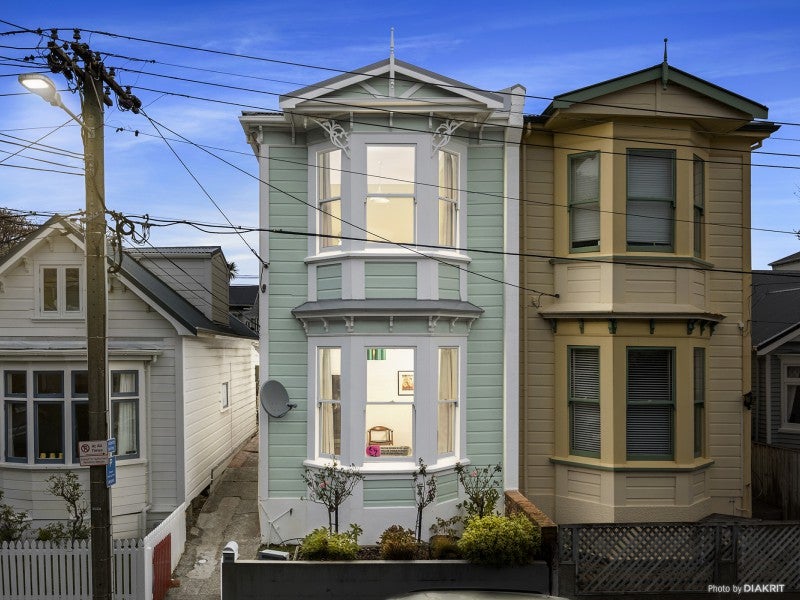 18 Queen Street, Mount Victoria, Wellington - Carousel 1