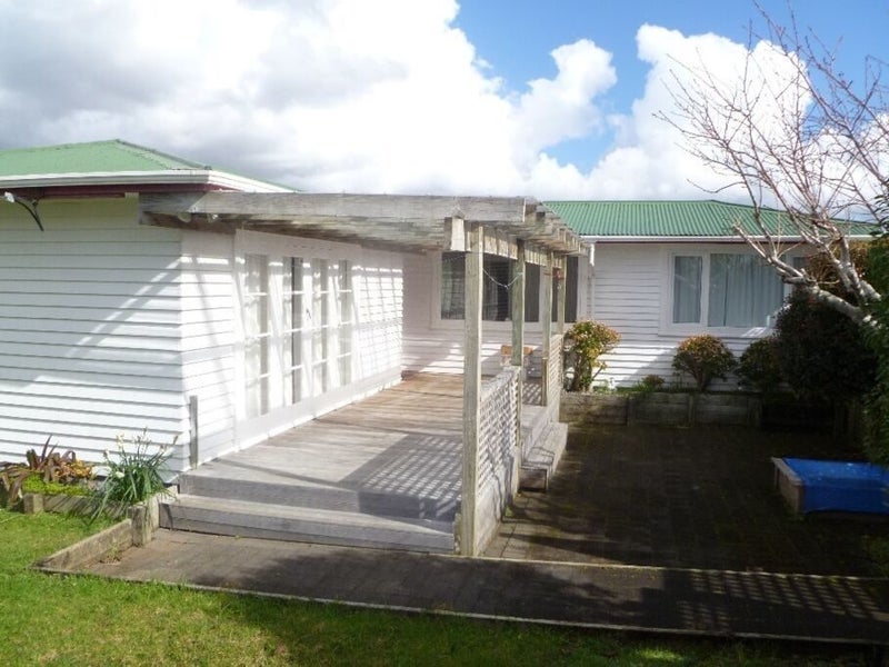37A Luckens Road, West Harbour, Auckland - Carousel 1