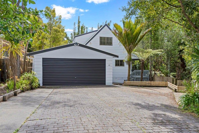 28 Longfellow Parade, Glen Eden, Auckland - Carousel 1