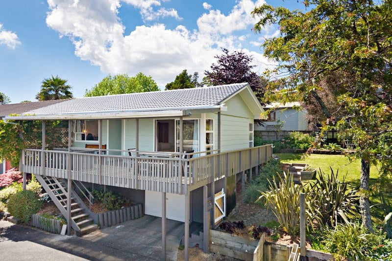 2/24 Longreach Drive, Sunnyvale, Auckland - Carousel 1