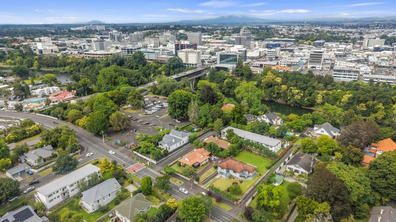 215 River Road, Claudelands, Hamilton - Carousel 21