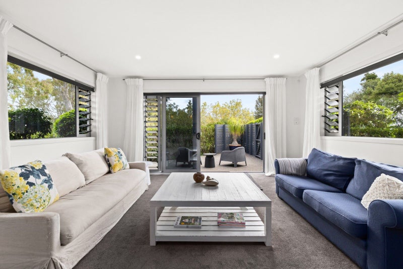 8 Hikanui Drive, Havelock North, Havelock North - Carousel 1