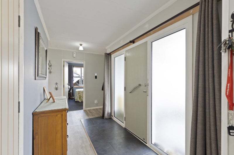 8 Wairau Place, Kelvin Grove, Palmerston North - Carousel 2