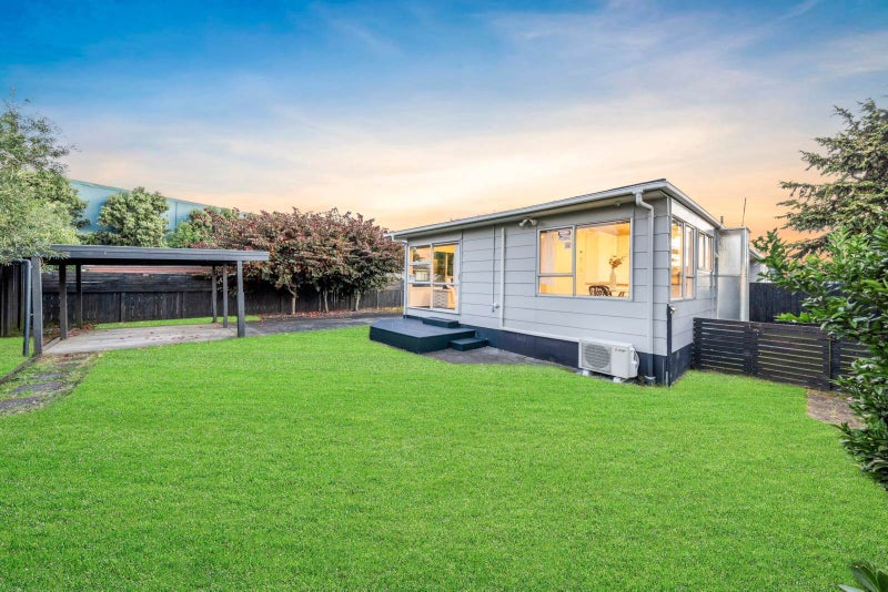 2/27 Waimana Road, Conifer Grove, Takanini - Carousel 1