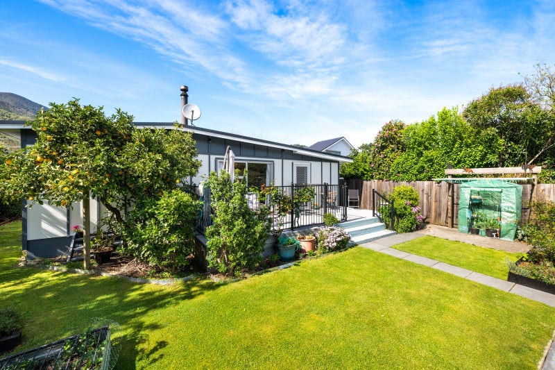 24 Beach Road, Waikawa, Picton - Carousel 1