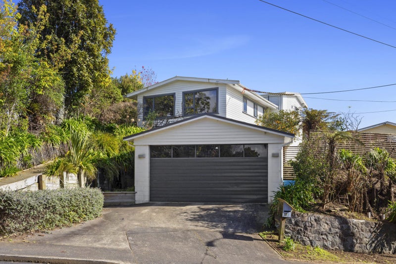 18 Doralto Road, Frankleigh Park, New Plymouth - Carousel 1