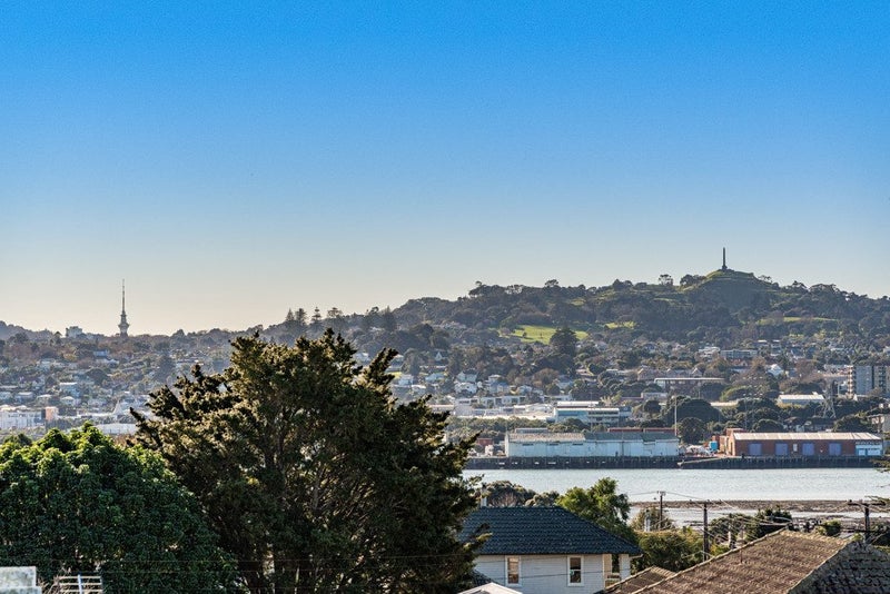 42 Woodward Avenue, Mangere Bridge, Auckland - Carousel 2