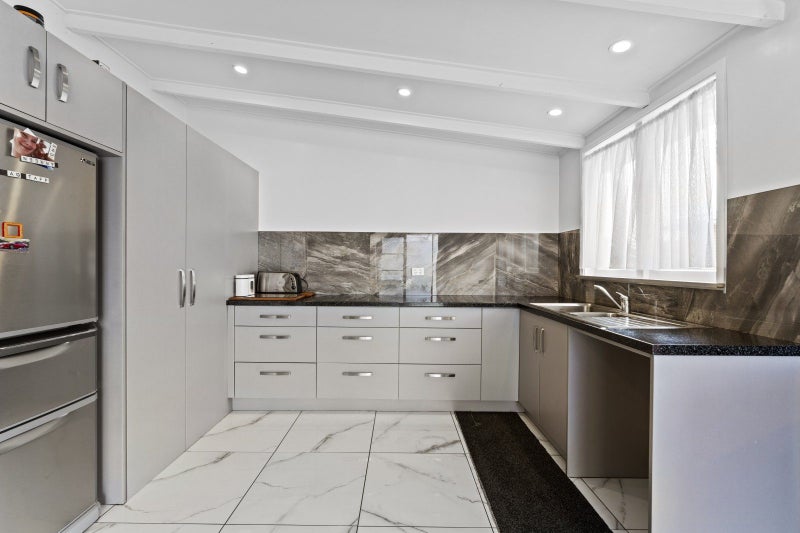 27 Weraroa Road, Levin, Levin - Carousel 1
