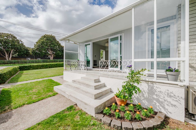 6 Utauta Street, Waikanae - Carousel 1
