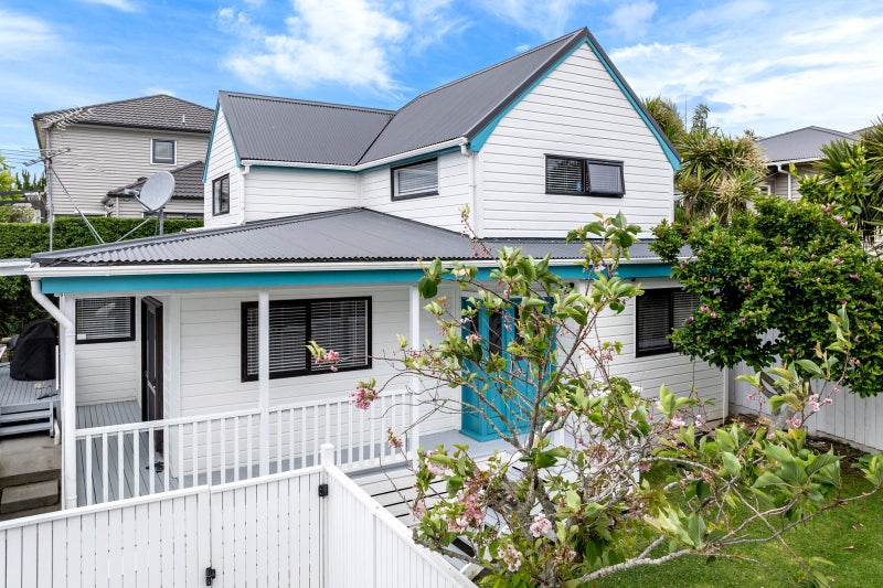 4 Mons Avenue, Mount Roskill, Auckland - Carousel 1
