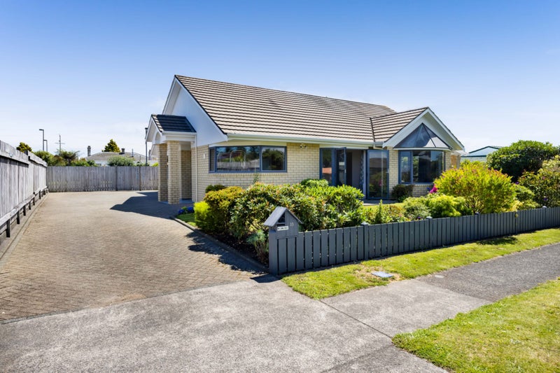 33 Orlando Street, Stratford - Carousel 2