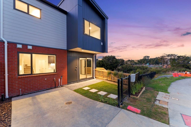 14 Johns Creek Crescent, Silverdale, Silverdale - Carousel 2