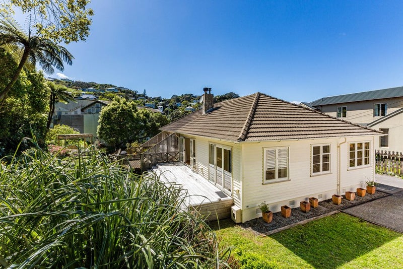 7 Delhi Crescent, Khandallah, Wellington - Carousel 1