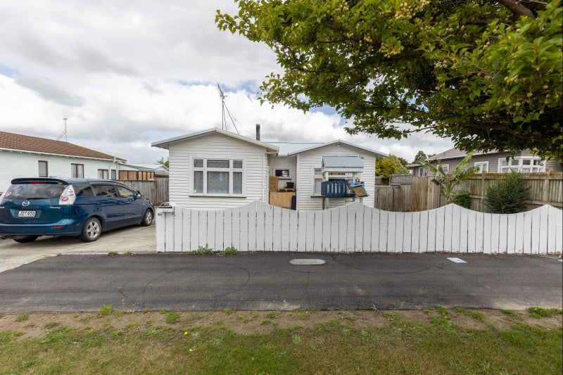 64 Lyndhurst Street, Takaro, Palmerston North - Carousel 1